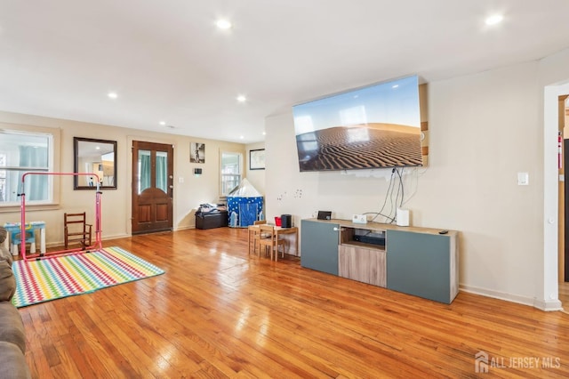 living room with recessed lighting, baseboards, and light wood-style floors