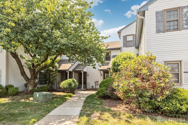 304 Woodbridge Commons Way, Iselin, NJ 08830 - view of front facade featuring a front lawn