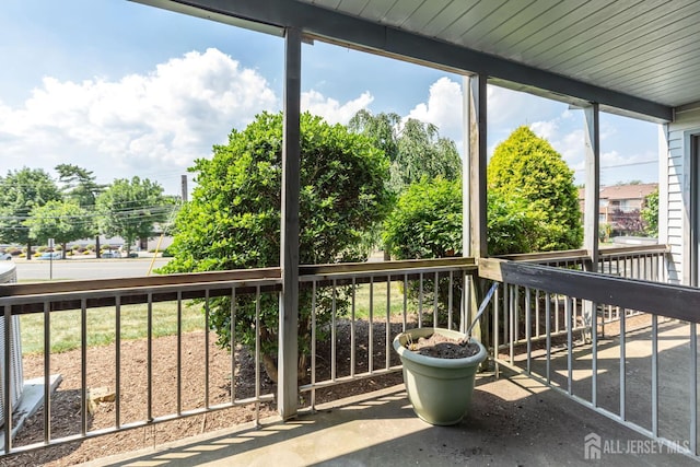 304 Woodbridge Commons Way, Iselin, NJ 08830 - view of patio / terrace