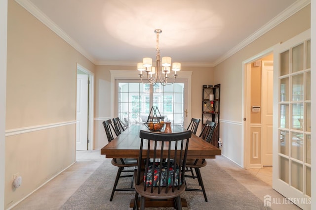 dining area with a chandelier, crown molding, and light colored carpet