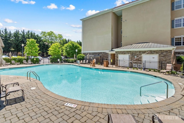540 Cranbury Rd Unit 105, East Brunswick, NJ 08816 - community pool with a patio
