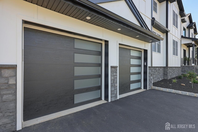 14 Thomasine St, Edison, NJ 08817 - garage featuring driveway