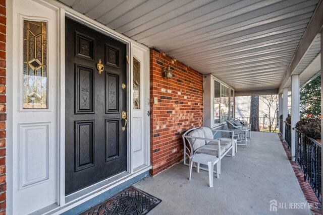 property entrance featuring covered porch