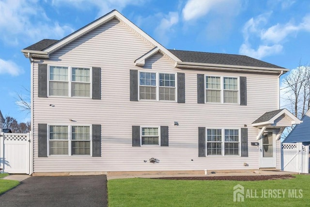 view of front of home with a front lawn