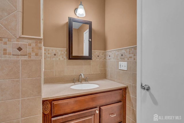 14 Ridgeview Rd, Jamesburg, NJ 08831 - bathroom with vanity and tile walls