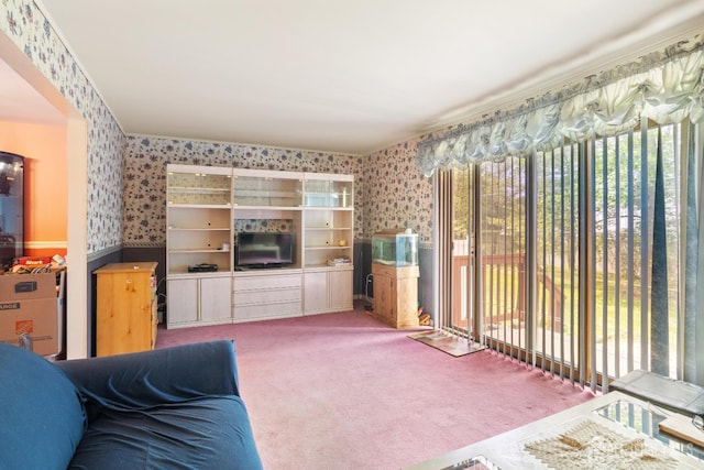 32 Astor Ct, Sayreville, NJ 08872 - carpeted living area with wallpapered walls and a wainscoted wall