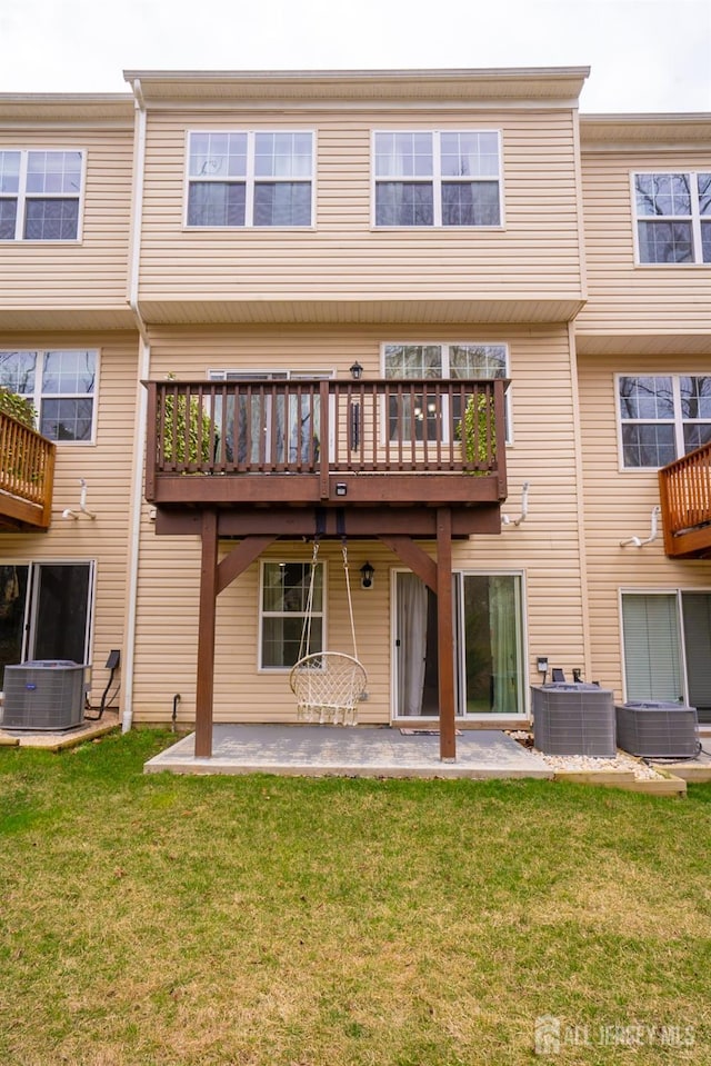 102 Matutina Rd, Monroe, NJ 08831 - rear view of house with a patio and a yard