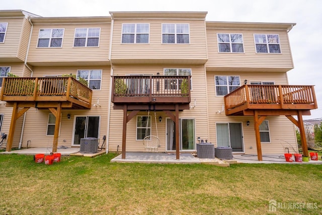 102 Matutina Rd, Monroe, NJ 08831 - back of house with a patio and a lawn