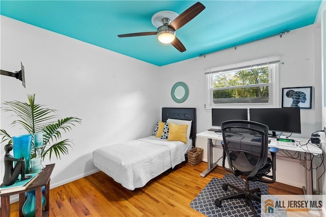 bedroom with hardwood / wood-style flooring and ceiling fan