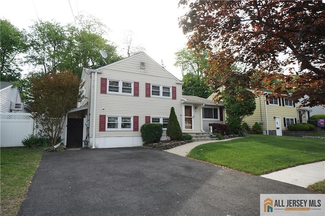 view of front facade with driveway