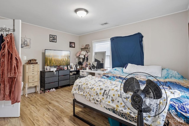 bedroom featuring light wood finished floors and visible vents
