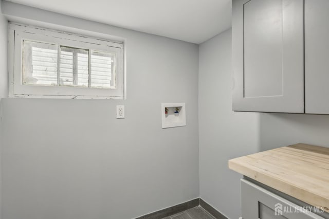 laundry room with baseboards and hookup for a washing machine