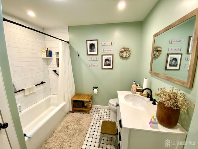 22 E Zoller Rd, East Brunswick, NJ 08816 - bathroom featuring toilet, baseboards, vanity, shower / tub combo with curtain, and recessed lighting