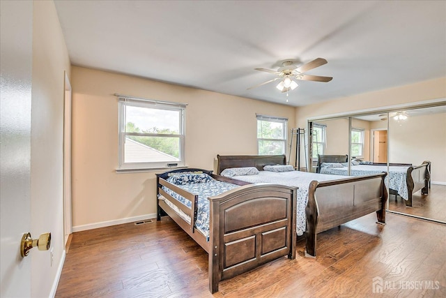 bedroom featuring light wood-style flooring, baseboards, and a ceiling fan