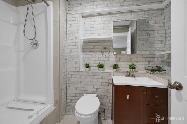 bathroom with vanity, toilet, and walk in shower