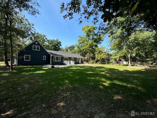 8 Woodlot Rd, East Brunswick, NJ 08816 - view of grassy yard with a patio area