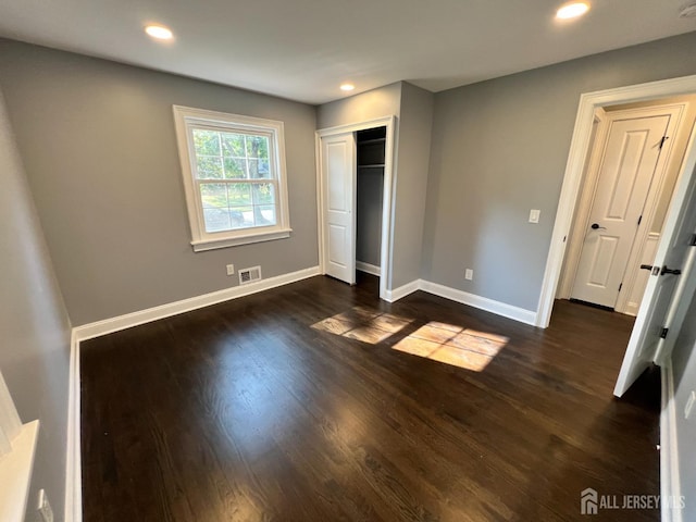 8 Woodlot Rd, East Brunswick, NJ 08816 - unfurnished bedroom featuring dark wood-style floors, baseboards, recessed lighting, and a closet