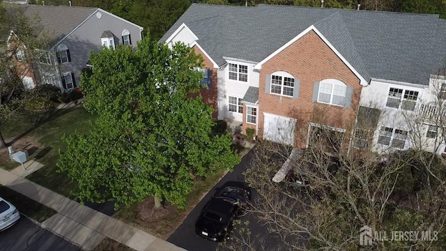 aerial view of property and surrounding area