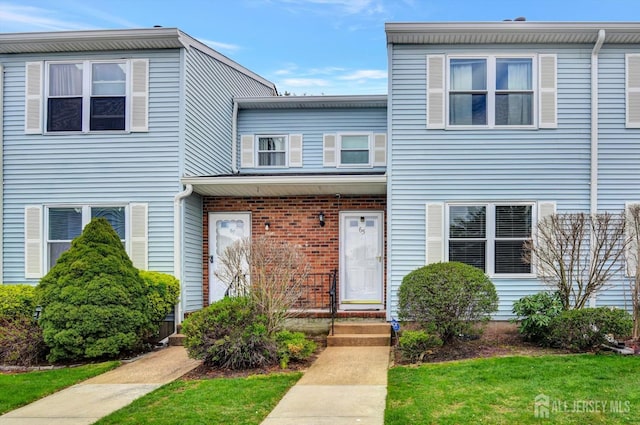 65 Brookview Cir, Jamesburg, NJ 08831 - multi unit property with a front yard