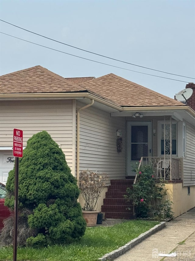 450 Brace Ave, Perth Amboy, NJ 08861 - bungalow with roof with shingles