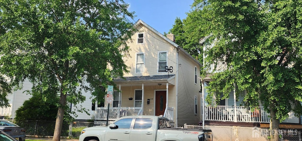 13 James St, New Brunswick, NJ 08901 - view of front of home with a porch