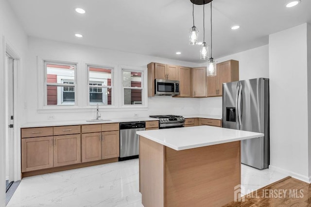 kitchen with sink, appliances with stainless steel finishes, a center island, and decorative light fixtures