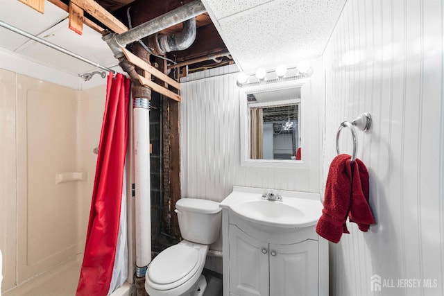 109 Russell St, Woodbridge Proper, NJ 07095 - bathroom with vanity and curtained shower