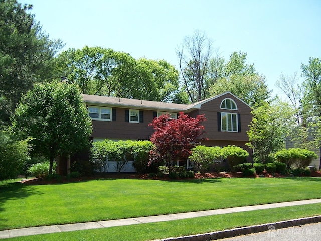 10 Margie Rd, East Brunswick, NJ 08816 - view of front of house featuring a front yard
