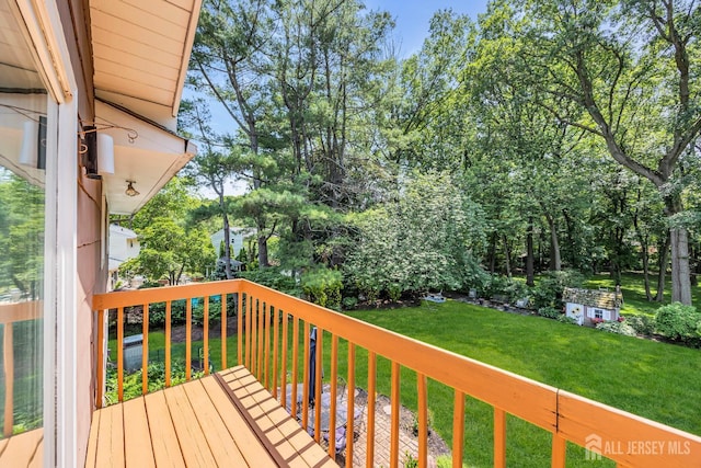 10 Margie Rd, East Brunswick, NJ 08816 - deck with a yard
