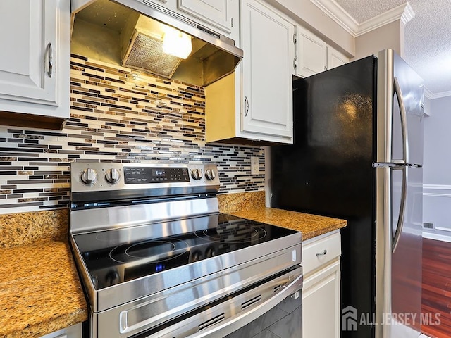 1010 Aspen Dr, Plainsboro, NJ 08536 - kitchen featuring appliances with stainless steel finishes, under cabinet range hood, ornamental molding, a textured ceiling, and white cabinetry