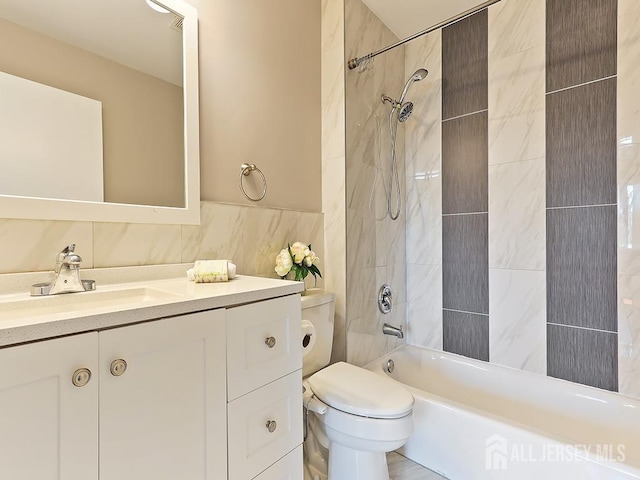 1010 Aspen Dr, Plainsboro, NJ 08536 - full bathroom featuring toilet, vanity, and bathtub / shower combination