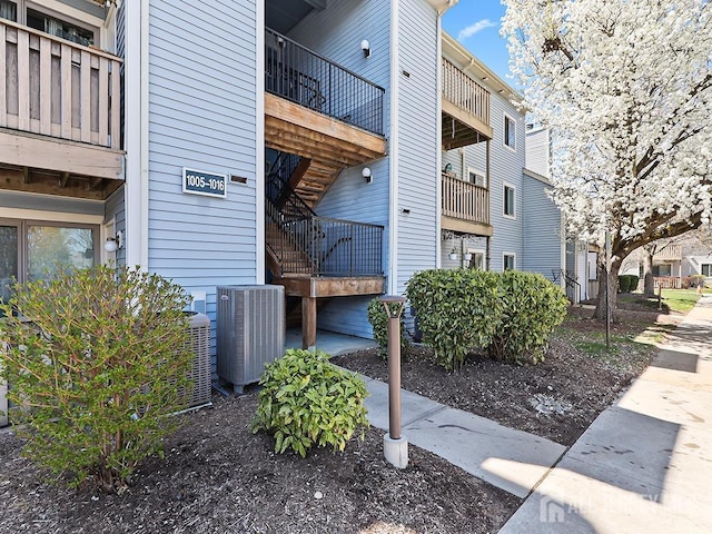 1010 Aspen Dr, Plainsboro, NJ 08536 - view of property featuring cooling unit