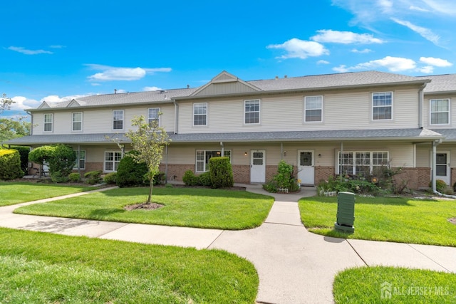 20 Sassafras Ct, North Brunswick, NJ 08902 - townhome / multi-family property with brick siding and a front lawn