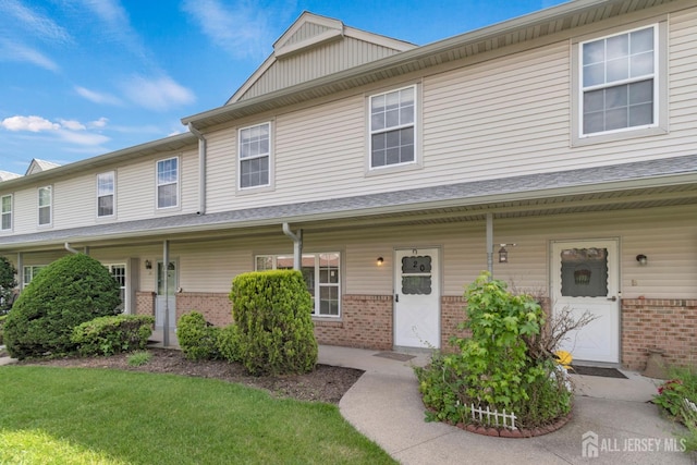 20 Sassafras Ct, North Brunswick, NJ 08902 - townhome / multi-family property featuring brick siding, covered porch, and a front lawn