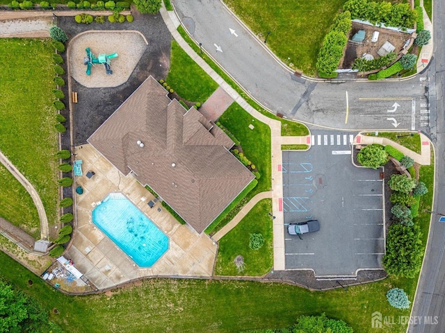 bird's eye view of a pool area