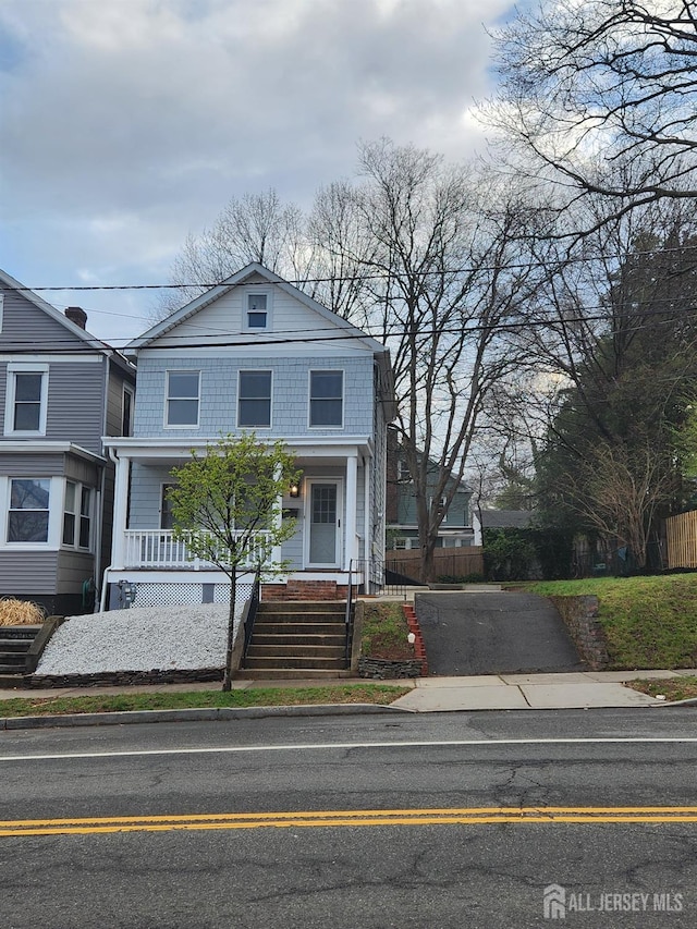 53 Suydam St, New Brunswick, NJ 08901 - american foursquare style home featuring covered porch and asphalt driveway