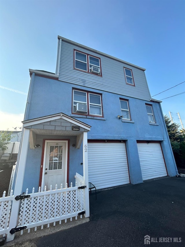 view of front facade featuring cooling unit and a garage