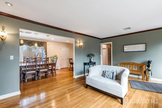 living area with visible vents, light wood-style floors, and baseboards