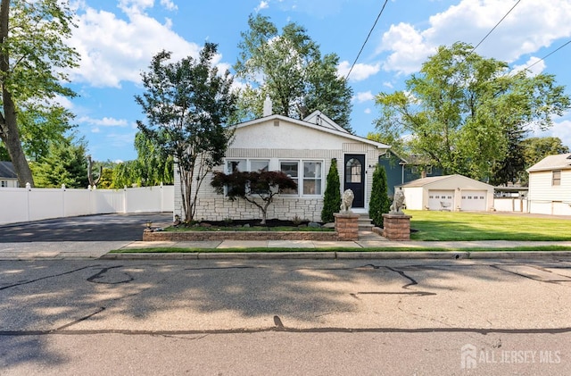 40 Highland St, East Brunswick, NJ 08816 - bungalow-style home with a detached garage