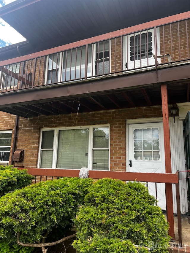 55 Gills Ln Unit 64, Iselin, NJ 08830 - property entrance featuring a balcony and brick siding