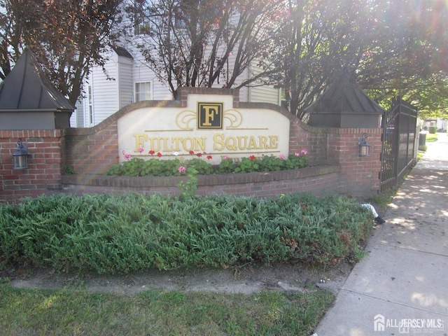 view of community / neighborhood sign