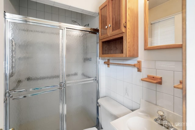 32 Drake Ave, Monroe, NJ 08831 - bathroom featuring tile walls, a shower with door, toilet, backsplash, and a sink