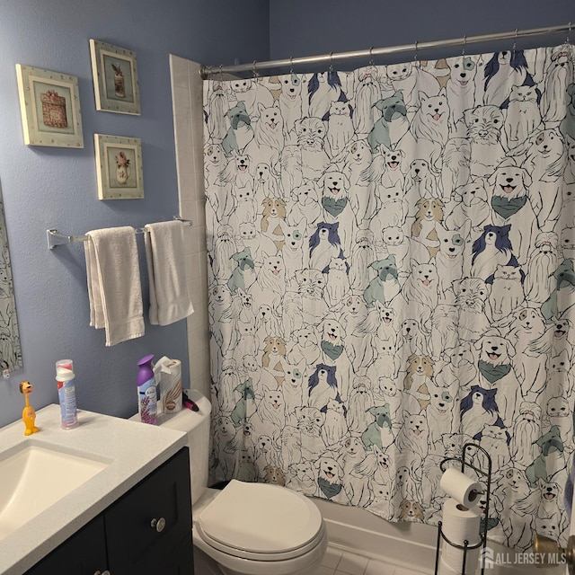 full bathroom featuring shower / tub combo with curtain, vanity, and toilet