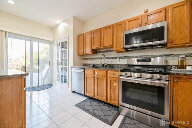 1404 Yarrow Cir S, Brunswick, NJ 08810 - kitchen with stainless steel appliances, brown cabinets, tasteful backsplash, and recessed lighting