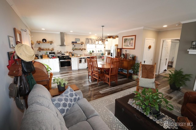 living room with recessed lighting, an inviting chandelier, dark wood-style flooring, and crown molding