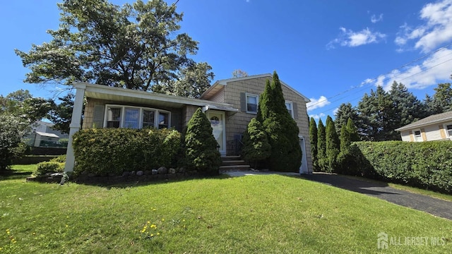 tri-level home featuring a front yard