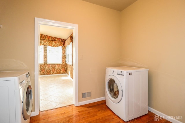 8 Staudt Ct, Franklin, NJ 08873 - laundry area featuring washer and clothes dryer and light wood-style floors