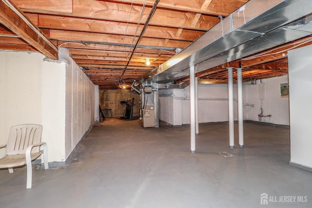 8 Staudt Ct, Franklin, NJ 08873 - unfinished below grade area with heating unit