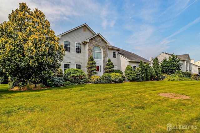 8 Staudt Ct, Franklin, NJ 08873 - view of front facade featuring stone siding and a front yard