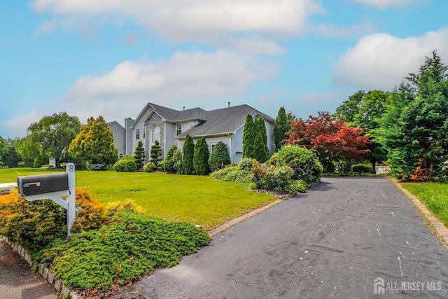 8 Staudt Ct, Franklin, NJ 08873 - view of front facade with a front yard